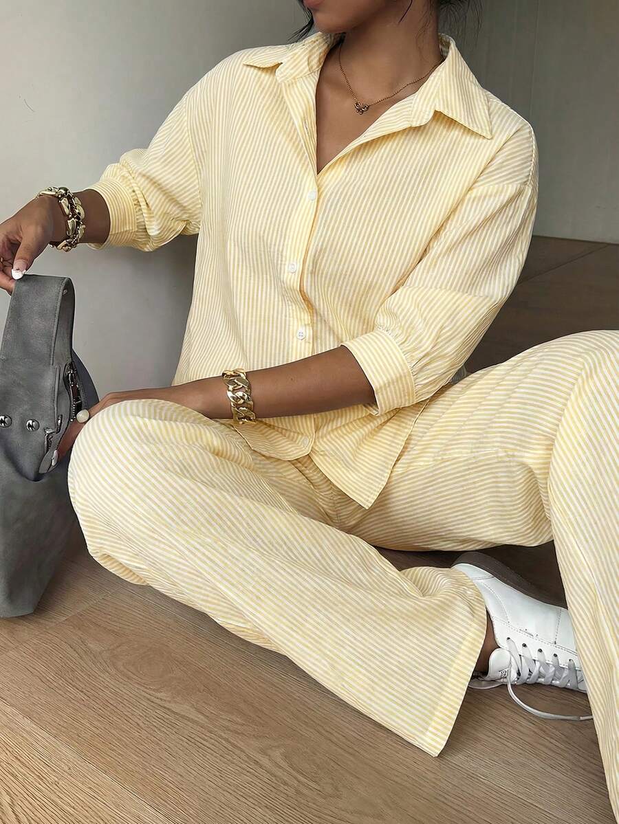 SHEIN EZwear Bộ áo và quần kẻ sọc màu vàng nhạt dệt kim dành cho nữ, thích hợp cho kỳ nghỉ hè. - Vàng nhạt - Xem 1