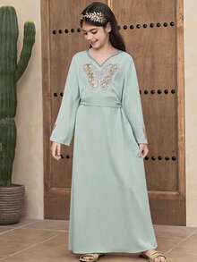 SHEIN Đầm maxi chữ A màu trơn dệt kim cho bé gái tuổi teen, cổ bướm đính ngọc trai, họa tiết hoa, thích hợp cho cả mẹ và con gái, kiểu dáng đi nghỉ mát, thanh lịch kiểu cung đình, trang phục mẹ con. - Màu xanh Bạc hà - Xem 8