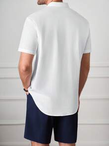 Core Aspect Conjunto casual de camisa de manga corta y pantalones cortos con estampado de caballero para hombres - Multicolor - Ver 2