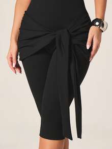 MISSGUIDED Bộ jumpsuit lửng cổ yếm cho nữ, thắt eo, màu đen, không tay, thích hợp cho tiệc tối mùa hè, ôm sát cơ thể, ống quần lửng. - màu đen - Xem 3