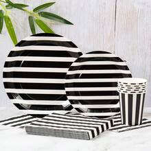 Bộ đĩa, khăn ăn và cốc dùng một lần kẻ sọc đen trắng, phục vụ 8 người. Bộ đồ dùng tiệc dùng một lần này (bao gồm đĩa, khăn ăn và cốc) rất phù hợp cho các bữa tiệc sinh nhật, đám cưới và dã ngoại gia đình. - Xem 3