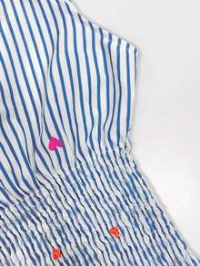 EMERY ROSE Áo kiểu nữ cổ thuyền ôm dáng, kẻ sọc xanh trắng, in hình trái tim nhiều màu, có nơ ở vai, thanh lịch và duyên dáng, thích hợp làm quà sinh nhật, hẹn hò, dự tiệc, ngày lễ động, đi học, chụp ảnh ngoài trời, du lịch, trang phục mùa hè, một món đồ thời trang thiết yếu. - Nhiều màu - Xem 6