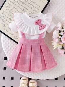 SHEIN Playful Pals Ensemble 2 pièces pour bébé fille, t-shirt à manches courtes à volants floraux blanc laiteux et jupe plissée à carreaux roses, tenue d'été décontractée et mignonne pour bébé fille, ensemble robe rose pour fille, tenues de printemps pour filles, tenues d'été moelleuses, vêtements de bébé fille, tenues d'été pour filles, ensemble coordonné d'été pour fille - Blanc - Voir 3