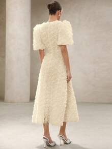 Aveloria Rosie 法式浪漫玫瑰3D装饰V领花瓣袖收腰连衣裙（女款） - 杏色 - 查看 2