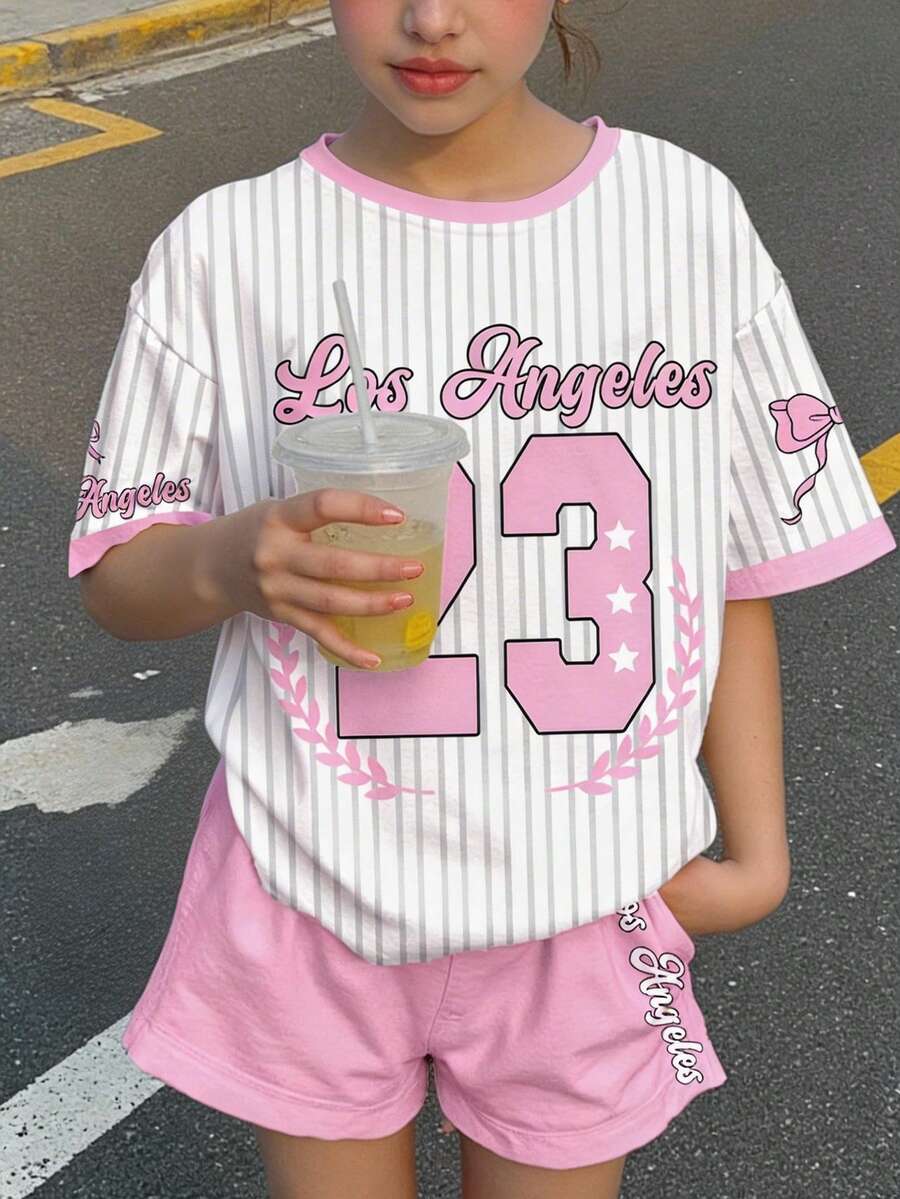 SHEIN Leap Crew 2 件套青少年女孩休闲闪光蝴蝶结条纹字母图案印花圆领短袖 T 恤和短裤套装，适合所有季节 - 夏季服装，轻松舒适，儿童秋季分层，时尚儿童，休闲装，图案服装，返校，秋季服装，返校节 - 彩色 - 查看 1