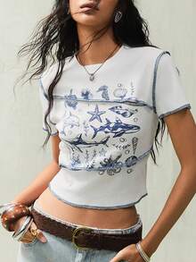 SoleilVie Nuevo lanzamiento de verano: Camiseta corta con estampado de vida marina - Silueta que descubre la cintura con ribete de contraste, top de manga corta de punto elástico de canalé S Camisetas para mujer Tops de mujer Crop Top Camiseta gráfica Crop Tops Camiseta gráfica Camisetas de verano para mujer Tops con estampado de orilla del mar - Multicolor - Ver 1