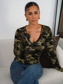SAYEHFBABY 女士秋季Y2K外出街头风日常休闲迷彩图案抹胸长袖V领T恤 - 軍綠色 - 查看 1