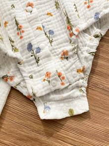 SHEIN Bộ áo liền quần cotton tay bồng cổ tròn dễ thương in họa tiết hoa và cỏ cho bé gái sơ sinh, có cúc bấm và băng đô, thích hợp cho các hoạt động mùa hè, cuối tuần ở công viên hoặc dã ngoại. - Nhiều màu - Xem 7