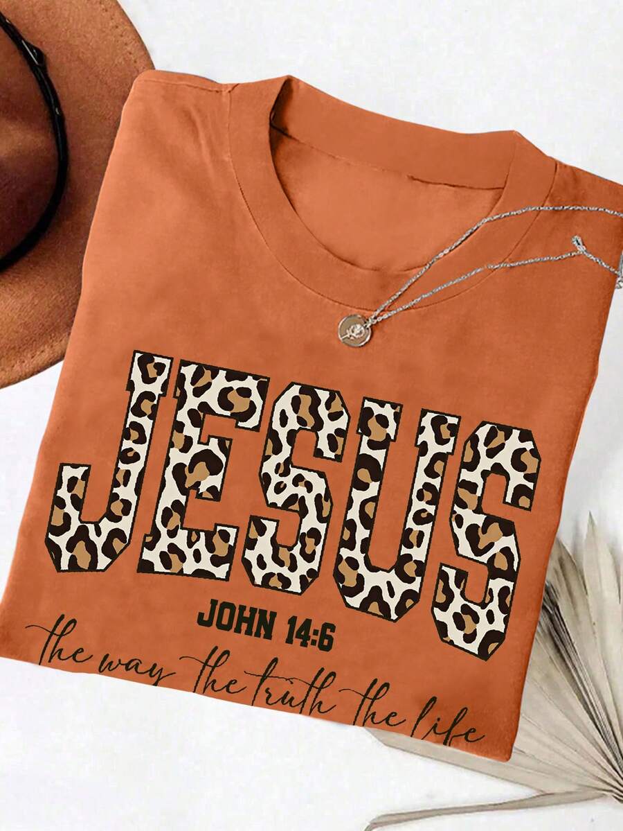 EMERY ROSE Atasan Lengan Pendek Ukuran Besar Motif Leopard Vintage dengan Tulisan JESUS Warna Oranye untuk Sehari-hari - Coklat - View 1