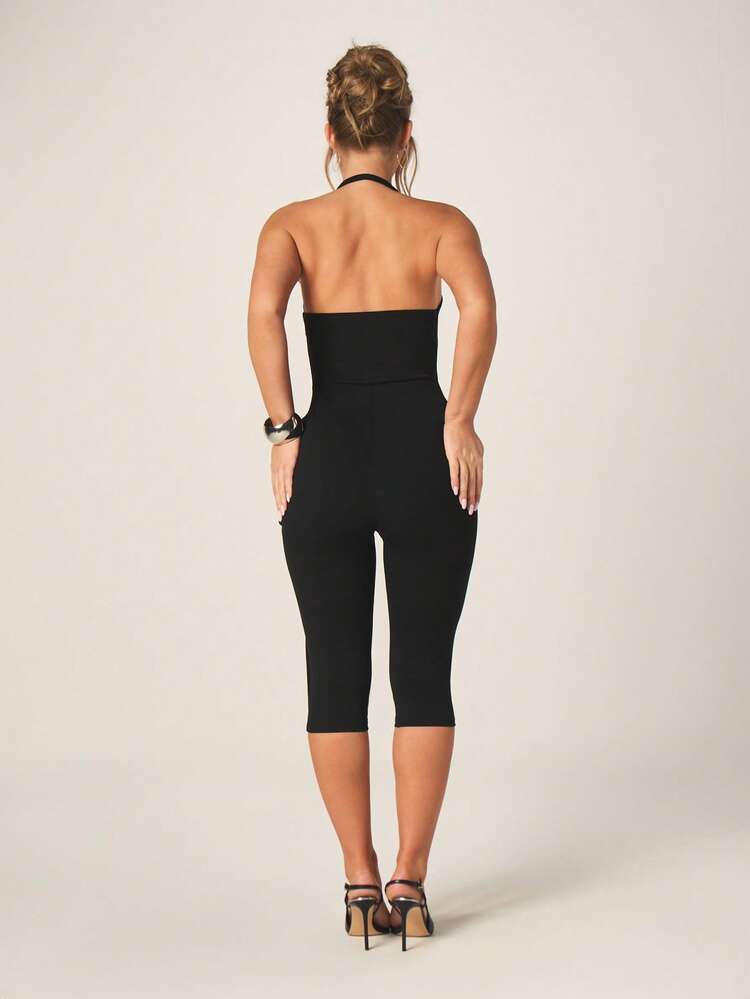 MISSGUIDED Halter Neck Capri Jumpsuit With Tie Detail