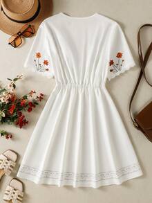 EMERY ROSE Vestido de vacaciones con estampado floral, cuello en V y manga corta para mujer - Multicolor - Ver 2