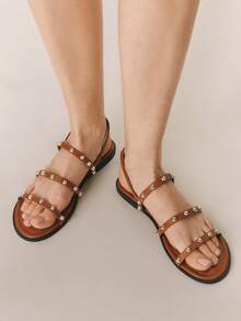 Styleloop Sandalias planas para mujer, sandalias romanas con remaches, sandalias bohemias sexys con tiras trenzadas en forma de cruz, zapatos de viaje esenciales para primavera y verano, playa, vacaciones - Marrón - Ver 2