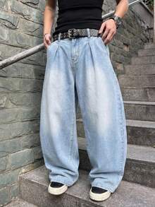 Manfinity Hypemode Jeans casuales y versátiles con bolsillos y pliegues, de corte relajado para hombres - Lavado ligero - Ver 1