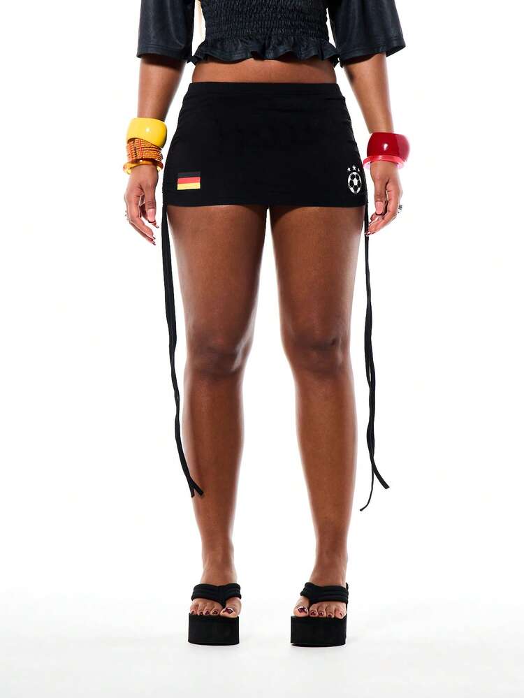 SUMWON WOMEN Jupe mini moulante noire avec détails froncés à la taille basse, rubans noués sur les côtés. Longueur courte, parfaite pour les sorties en boîte de nuit et les soirées, stretch