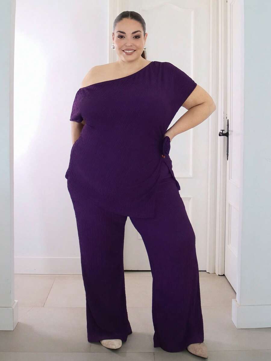 Pretty and Ole Damen Große Größen Set aus einfarbigem Top mit schräger Schulter und Blumen Dekor und Hose, elegantes 2 Stücke Set - Violett - Übersicht 1