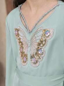 SHEIN Đầm maxi chữ A màu trơn dệt kim cho bé gái tuổi teen, cổ bướm đính ngọc trai, họa tiết hoa, thích hợp cho cả mẹ và con gái, kiểu dáng đi nghỉ mát, thanh lịch kiểu cung đình, trang phục mẹ con. - Màu xanh Bạc hà - Xem 6