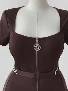 Sweetra Whyspr-D Plus Size Women's Fashion Casual Punk Rock Metal Zipper Pentagram Buckle Plus Size A-Line Short Sleeve Dress, Suitable For Daily Wear, Back To School, Halloween, Holidays - Brown - View 3