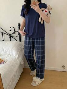 Bộ đồ ngủ 2 món cho bé gái tuổi teen, màu xanh navy thanh lịch, cổ tròn, viền ren ở cổ tay và gấu áo, tay ngắn và quần in họa tiết kẻ caro xanh trắng, thoải mái và thường ngày. - Màu xanh lam - Xem 7
