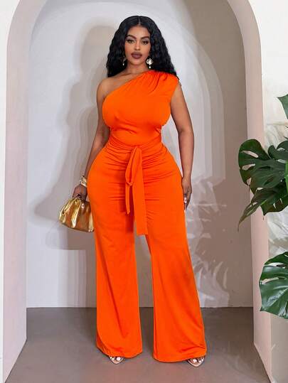 Slaydiva Bộ jumpsuit nữ mùa Xuân/Hè thanh lịch, phù hợp cho đi làm và sinh nhật, lễ tốt nghiệp, học sinh, đi chơi hàng ngày, dễ phối đồ, đi nghỉ mát, du lịch biển, tắm nắng, xu hướng hot, công sở, tối giản và thường ngày, đi nghỉ mát và đi chơi. Thiết kế lệch vai với thắt lưng thời trang, màu cam rực rỡ.