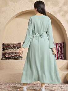 SHEIN Đầm maxi chữ A màu trơn dệt kim cho bé gái tuổi teen, cổ bướm đính ngọc trai, họa tiết hoa, thích hợp cho cả mẹ và con gái, kiểu dáng đi nghỉ mát, thanh lịch kiểu cung đình, trang phục mẹ con. - Màu xanh Bạc hà - Xem 2