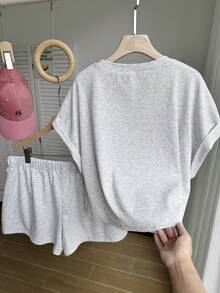 SHEIN EZwear 2pcs/Set Plus Size Women's Plain Grey Summer Casual Curve Loungewear,Solid Color Batwing Sleeve T-Shirt And Shorts Coords Set,Comfy Two Pieces Set - Light Grey - View 3