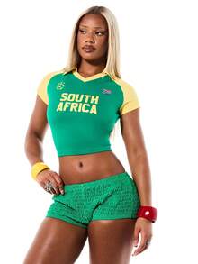 SUMWON WOMEN 南非国旗撞色拼接插肩袖短款Polo衫，V领短袖足球队球衣款式 - 綠色 - 查看 1