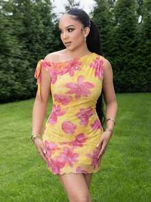 Melissa Matos Vestido mini de vacaciones nuevo de verano para mujer, con hombros asimétricos, floral, sexy y elegante. Vestido floral de malla, vestido de cuello asimétrico, ropa de primavera/verano, atuendo de playa, elegante, sexy, vacaciones, playa, Hawái, cita, fiesta, festival de música, vestido de graduación, vestido de baile de graduación - Amarillo - Ver 4