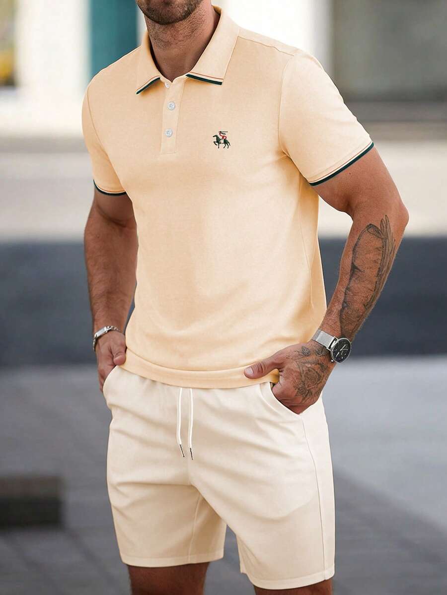 Manfinity CasualCool 男士休闲杏色polo衫套装，男士休闲短袖短裤polo衫套装，刺绣骑士polo衫套装，休闲两件套。也是送给丈夫、男友或朋友的理想礼物。 - 杏色 - 查看 1
