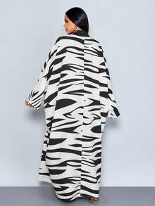 SOLERSUN Women's Modest Black And White Random Print Kaftan Maxi Dress With V Neck Long Batwing Sleeves - Black and White - View 2