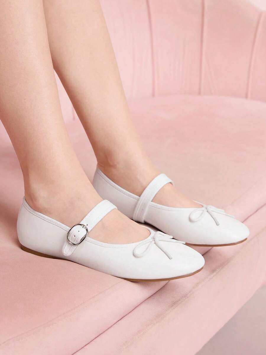 CUCCOO DOLLMOD 女士白色圆头蝴蝶结装饰T字带搭扣平底玛丽珍鞋,哑光质感,适合日常通勤、生日派对、休闲穿着 - 白色 - 查看 1