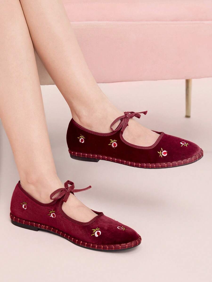CUCCOO DOLLMOD Zapatos de mujer clásicos de terciopelo burdeos con bordado de flores y lazo Mary Jane planos - Burdeos - Ver 1