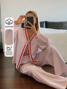 DAZY 女士春季睡衣套装，两件套，采用褶皱格纹面料，撞色荷叶边领口，系带开衫和长裤。 - 珊瑚橙 - 查看 3