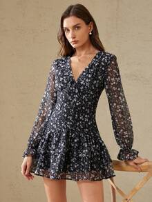 BELROSIE Vestido curto floral delicado com decote em V, babados em camadas na barra, amarração frontal e mangas compridas. - Multicolorido - Ver 5