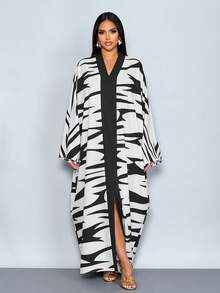 SOLERSUN Women's Modest Black And White Random Print Kaftan Maxi Dress With V Neck Long Batwing Sleeves - Black and White - View 3