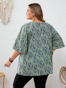SHEIN CURVE+ Curve 尺码 US22 音乐节、海滨度假、波西米亚风女式印花系带领插肩袖衬衫，春/冬款 - 綠色 - 查看 2
