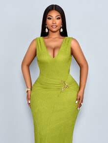 SOLERSUN 大码纯色深V领褶皱优雅无袖连衣裙 - 橄欖綠 - 查看 4