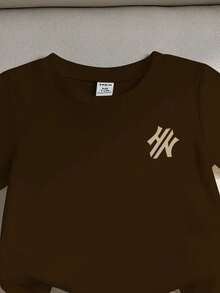 1 set T-shirt à manches courtes col rond imprimé lettre HN marron et short ample kaki pour tout-petits garçons, tenue de base d'été adaptée aux activités extérieures et aux sports - Multicolore - Voir 4