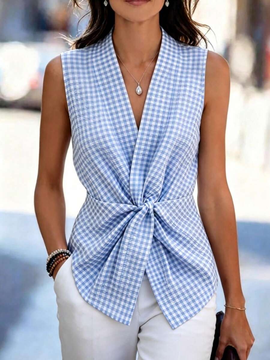 Ellegaria. 女士夏季休闲格子吊带背心，前系结，不对称下摆，纹理格子度假上衣，沙滩衬衫，女士度假装，派对上衣，音乐节上衣，波西米亚风吊带，可爱，温柔，知性，优雅，高端，优雅套装，通勤，日常，夏季，派对，海滩，约会，毕业典礼，商务办公，都市时尚百搭日常吊带背心，浅蓝色上衣，返校季上衣，格纹上衣，蓝白上衣，女士衬衫，夏季浅蓝色上衣，女士商务休闲上衣，女士无袖上衣，前系结上衣，女士上衣，女士上衣和衬衫，女士夏季衬衫，女士休闲装，女士夏季套装，女士衬衫，休闲现代商务休闲女士上衣，女士夏季工作装，女士沙滩装，保守款上衣 - 藍白色 - 查看 1