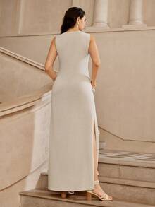 VOLUPTÉ CURVE Đầm cỡ lớn mùa xuân/hè, thương hiệu Only Brand, kiểu dáng tối giản, thanh lịch, chất liệu dệt kim màu trắng ngà, họa tiết hoa 3D, cổ tròn, không tay, dáng maxi ôm sát, phù hợp cho mặc hàng ngày, đi làm, dự tiệc, đi nghỉ mát, ăn trưa. - Màu Khaki - Xem 3