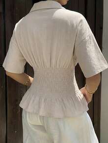 SHEIN EZwear 亚麻色梭织女式休闲夏季度假短袖衬衫，优雅女式短袖衬衫，奶油色衬衫，荷叶边衬衫，夏季女式上衣，休闲收腰上衣 - 卡其色 - 查看 2
