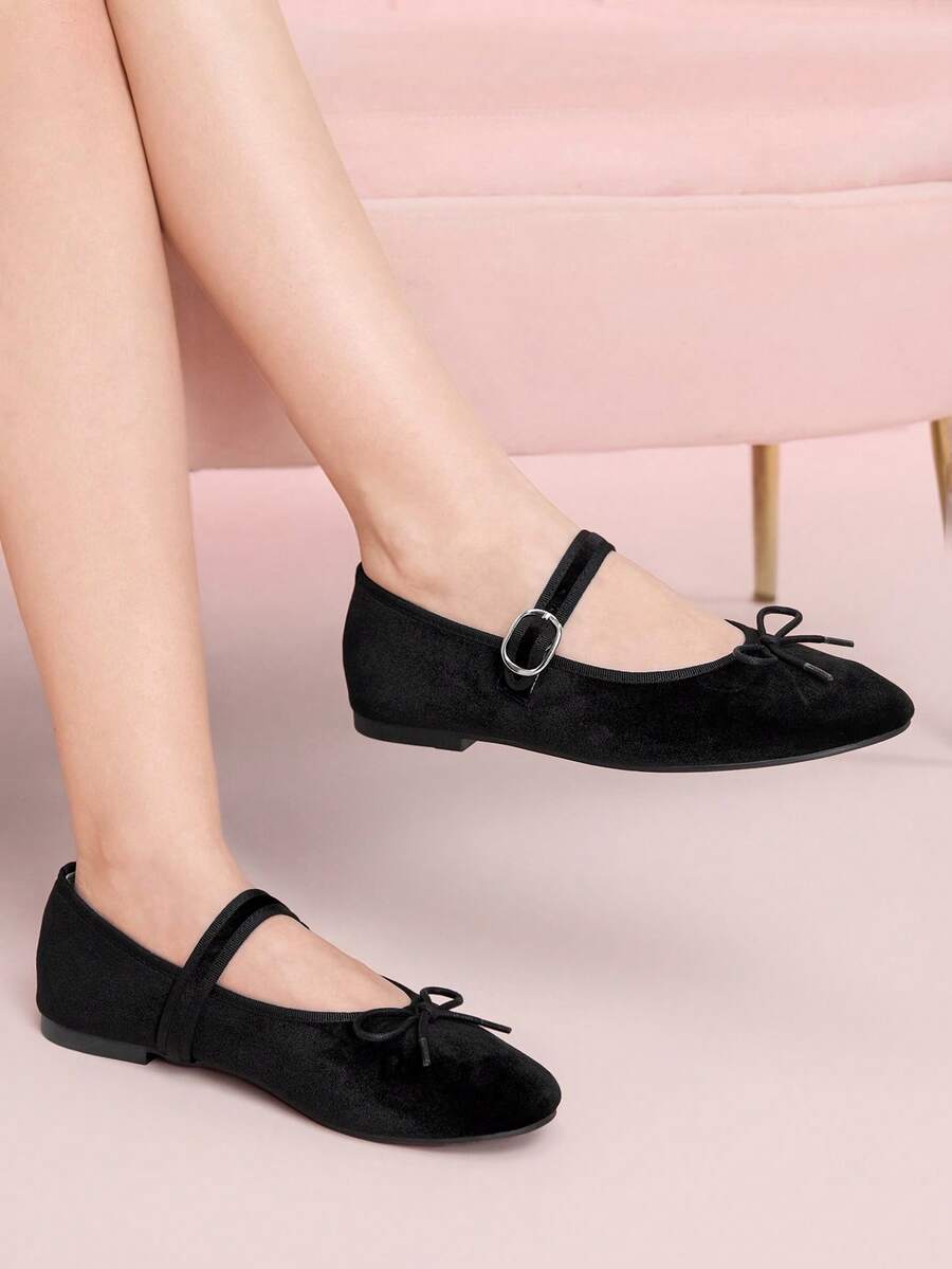 CUCCOO DOLLMOD Sepatu Wanita Hitam Ujung Bulat dengan Hiasan Pita dan Gesper, Sol Datar, Bahan Atas Beludru, Cocok untuk Perjalanan Sehari-hari, Pesta Ulang Tahun, dan Sepatu Musim Semi. - Grafit Hitam - View 1