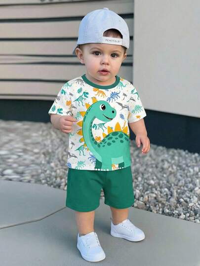 SHEIN Conjunto de camiseta de manga corta de cuello redondo y pantalones cortos de estilo casual y lindo para bebé niño, con estampado de animales de dibujos animados, dinosaurios, dinosaurio verde, estilo deportivo y de ocio, suelto y cómodo, adecuado para primavera y verano