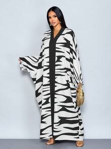 SOLERSUN Women's Modest Black And White Random Print Kaftan Maxi Dress With V Neck Long Batwing Sleeves - Black and White - View 6