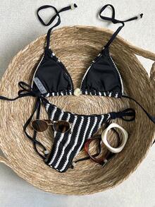 Swim Mod Bộ bikini đi biển mùa hè 2 mảnh dành cho nữ, chất liệu vải dệt kim khoét lỗ có họa tiết, áo tam giác buộc dây cổ yếm với dây rút đính hạt ở hai bên. - Đen và trắng - Xem 2