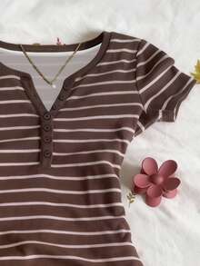 SHEIN Striped Digital Print Fashionable Minimalist V-Neck Short Sleeve T-Shirt, Gift For Friends - Multicolor - View 3