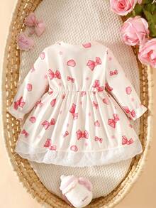 SHEIN 0-9个月新生女宝宝可爱粉色爱心针织长袖连衣裙，饰有3D蝴蝶结，简约休闲风格，适合日常穿着，每个宝宝的必备单品，也适合户外活动 - 白色 - 查看 3