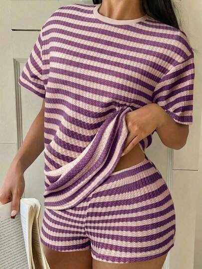 SHEIN EZwear 女士条纹圆领短袖T恤和短裤休闲两件套，夏季