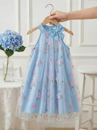SHEIN 4-7岁女童甜美梦幻3D花朵网纱蓝色露肩连衣裙，华丽独特，适合夏季、户外、度假、派对、春夏新款