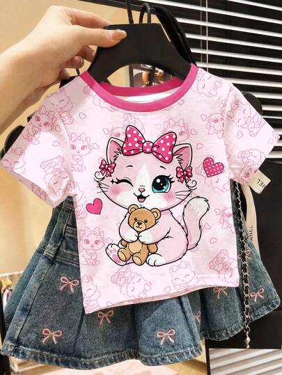 SHEIN 可爱粉色蝴蝶结、卡通猫咪和爱心印花休闲简约圆领短袖T恤，适合夏季返校季、2000年代风格、韩版风格、秋季、冬季、朋克风、条纹、轻松舒适、时尚童装、嬉皮风、音乐节、复古甜美风、都市漫步、街头服饰、校园休闲运动、户外野餐、郊游、街拍、居家穿着。