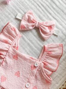SHEIN Vintaside Kids 女婴、新生儿、婴幼儿、小宝宝、夏季情人节、荷叶边、短袖、吊带款式、可爱粉色水彩条纹爱心图案连衣裙。配有蝴蝶结发带。侧边纽扣设计方便穿脱。梭织面料。A字廓形。适合婚礼、派对、喜庆活动、居家休闲、拍摄满月照等场合。 - 淺粉色 - 查看 6